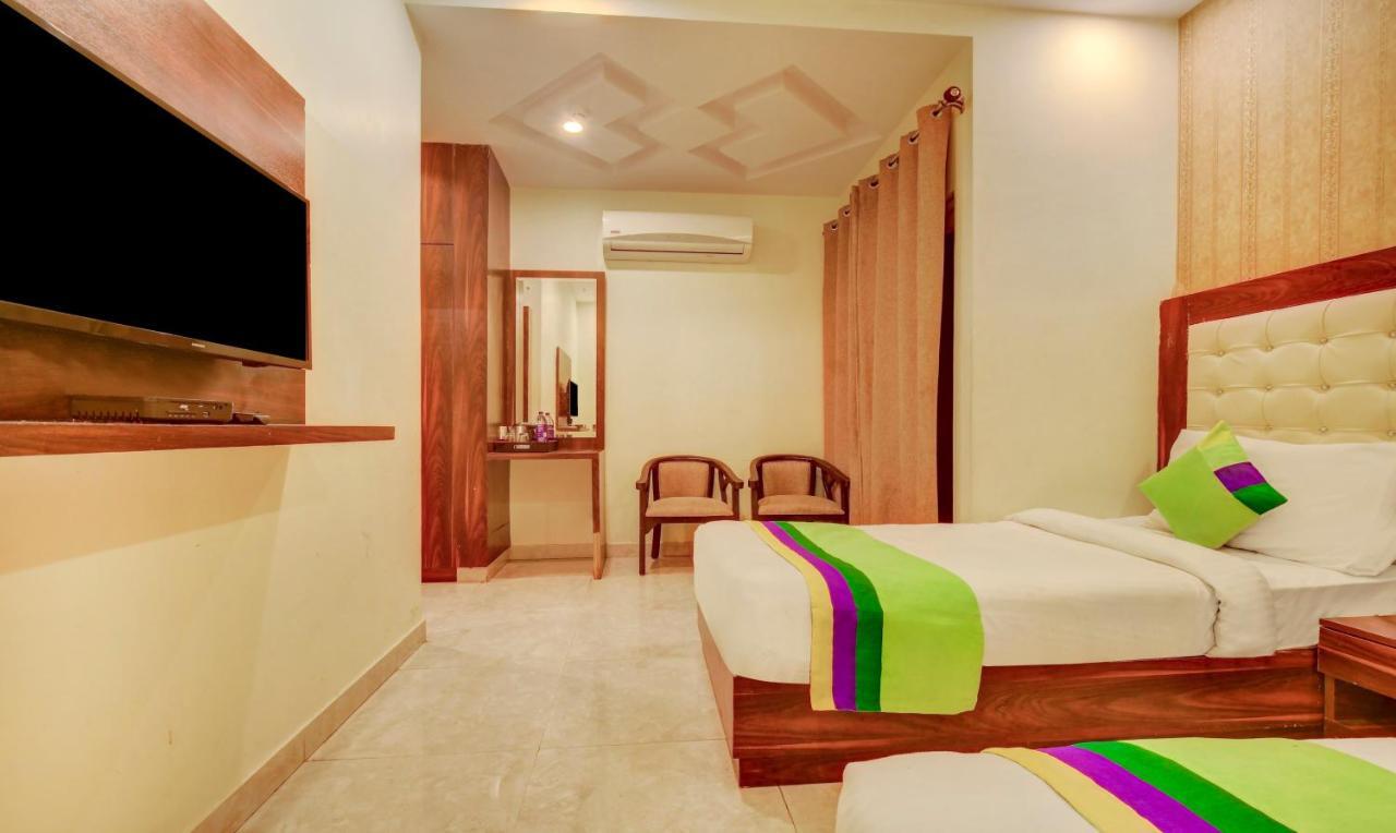 Treebo G K Residency Near Dehradun Railway Station Hotel Ngoại thất bức ảnh